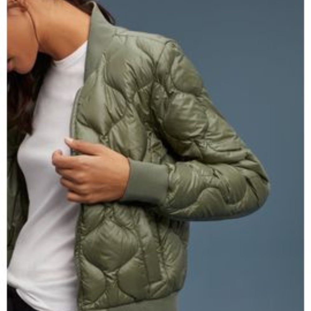 Aritzia TNA League Puffer Bomber Jacket